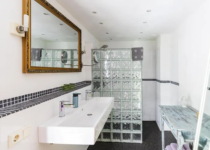 Dinter 3* فالْكينسْفارد